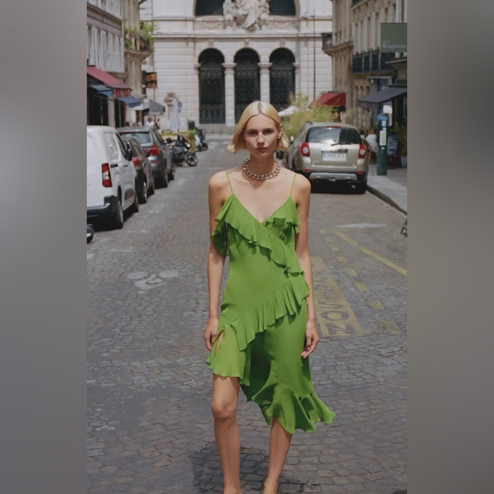 Asymmetric ruffled dress size 4